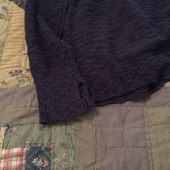 Women’s hooded sweater size xtra small - Picture 4 of 5
